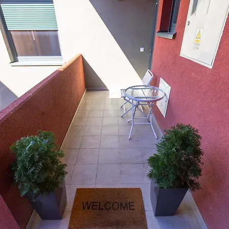Allure Apartment *